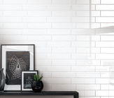 Καθαρό άσπρο κυμάτων κεραμίδι τοίχων ακρών καλλιτεχνικό στιλπνό για την εγχώρια διακόσμηση λουτρών