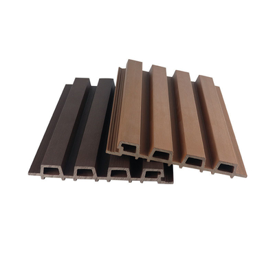 Αδιάβροχο πάτωμα υπαίθρια γκρίζα 28x217mm επιτροπής επένδυσης WPC για το ντεκόρ πισινών