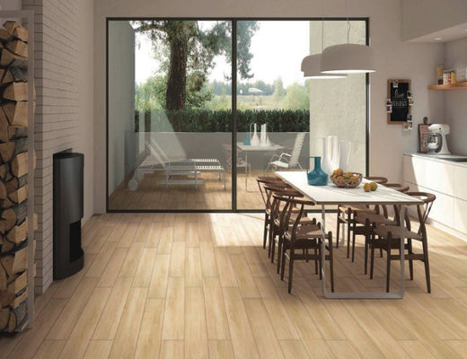 Τα ανθεκτικά στον πάγο 30x120cm ξύλινα κεραμίδια πορσελάνης ανάβουν το μπεζ για το Αντιαεροπορικό Πυροβολικό βαθμού προγράμματος CE